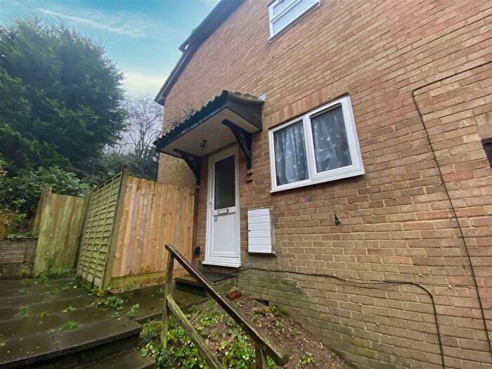 2 Bedroom Semi-Detached House To Rent In Pinders Road, Hastings, TN35