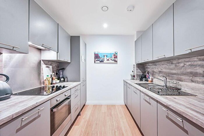 1 Bedroom Flat For Sale In Quayle Crescent, Whetstone, London, N20