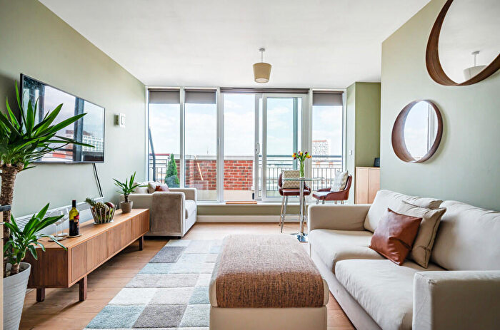 1 Bedroom Flat To Rent In Anson Court, The Canalside, Gunwharf Quays, PO1