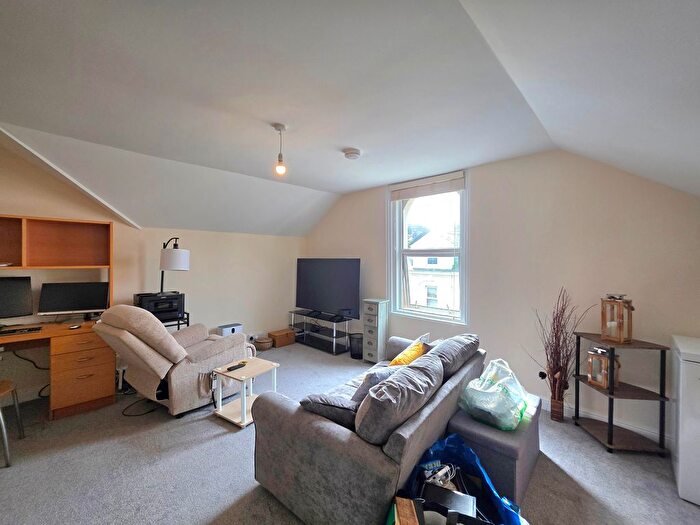 1 Bedroom Flat To Rent In New Street, Paignton, TQ3