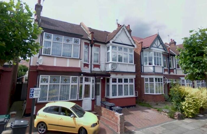 4 Bedroom Maisonette To Rent In Audley Road, Hendon, London, NW4