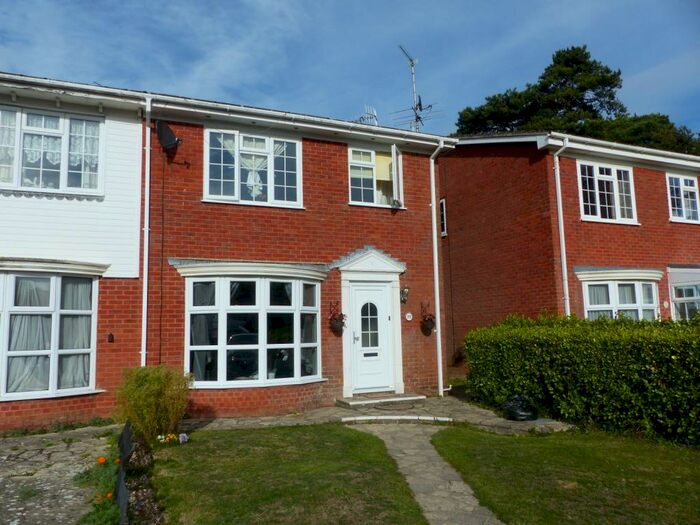 3 Bedroom End Of Terrace House To Rent In Pinewood Gardens, PO21