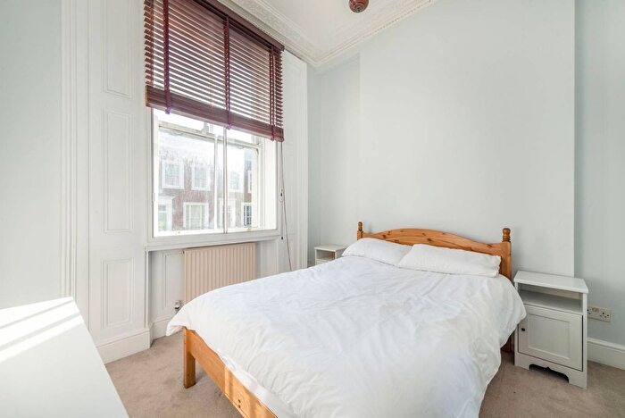 1 Bedroom Flat To Rent In Campden Hill Gardens, Notting Hill, London, W8