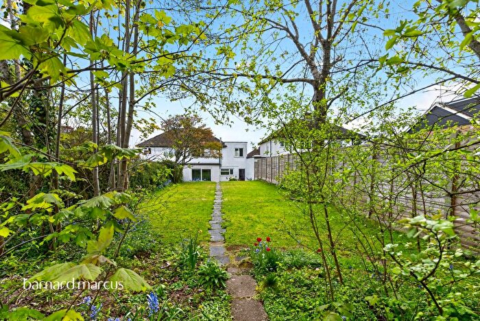 3 Bedroom Semi Detached House For Sale In Elmwood Road, Redhill, RH1