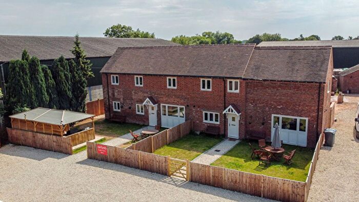 3 Bedroom Semi-Detached House For Sale In Lupin Farm Barn, Kings Bromley, DE13
