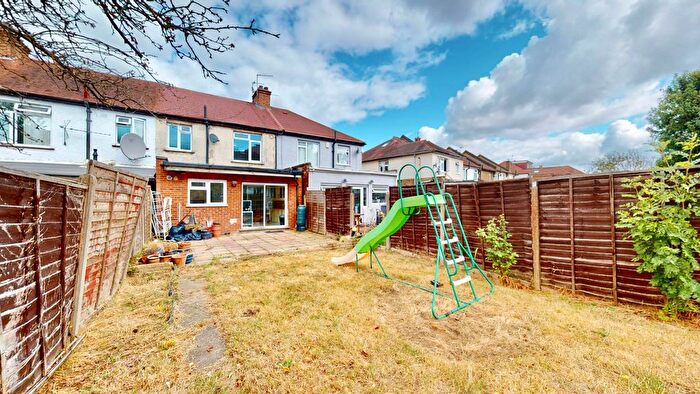3 Bedroom Terraced House For Sale In Kings Avenue, Greenford, UB6