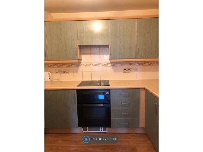 2 Bedroom Flat To Rent In Arosa Court, Manchester, M20