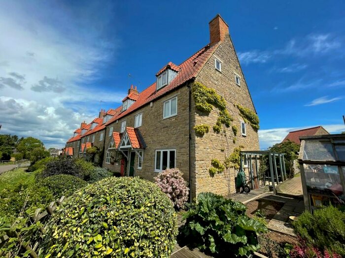 3 Bedroom End Of Terrace House To Rent In Gees Farm Close, Yardley Hastings, NN7