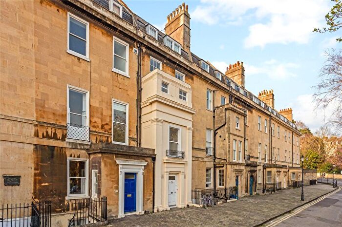 2 Bedroom Flat For Sale In Queens Parade, Bath, BA1