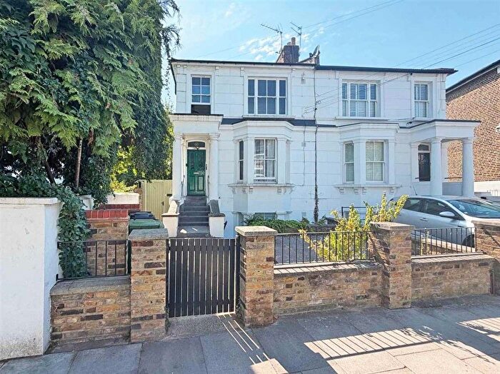 1 Bedroom Flat For Sale In Cathnor Road, London, W12