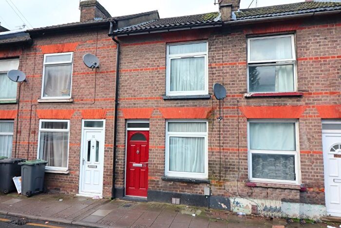 2 Bedroom Terraced House For Sale In Russell Street, Luton, Bedfordshire, LU1