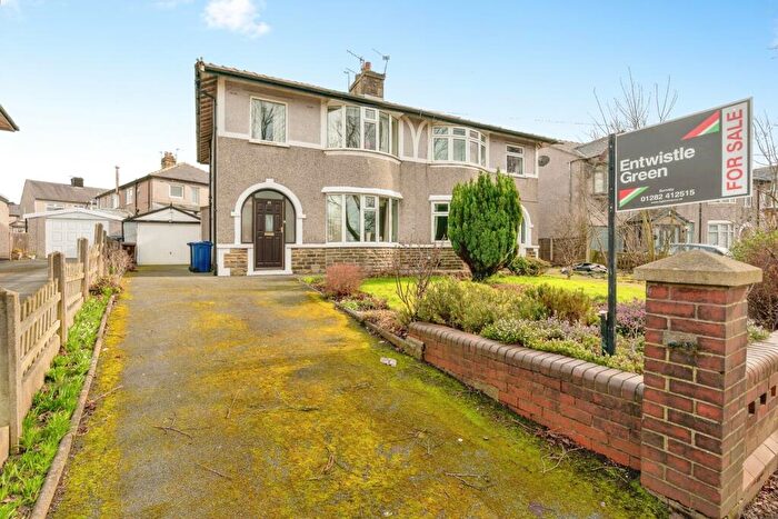 3 Bedroom Semi Detached House For Sale In Eastern Avenue, Burnley, Lancashire, BB10