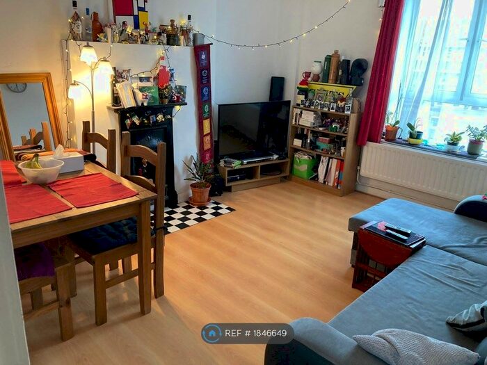 2 Bedroom Flat To Rent In Cowper House, London, SE17