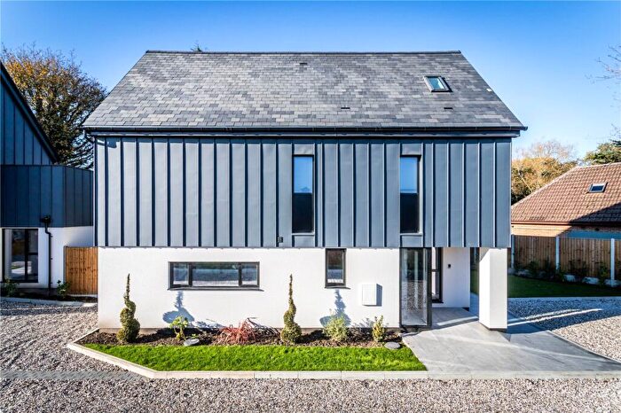 Detached House For Sale In Kingfield Green, Woking, Surrey, GU22