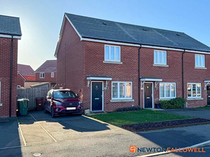 2 Bedroom End Of Terrace House For Sale In Flaxley Lane, Newark, NG24