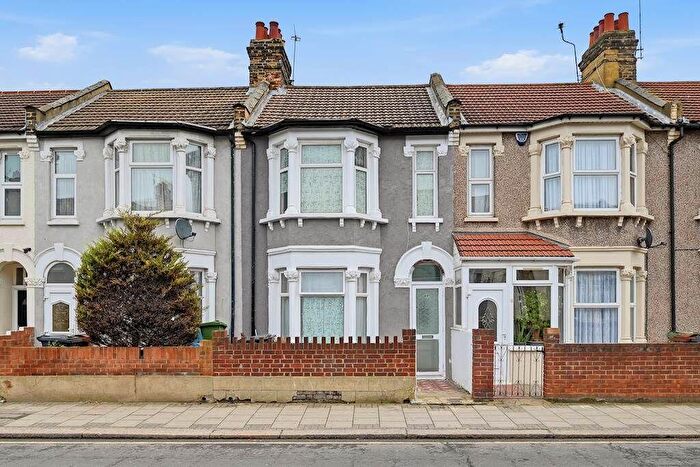 3 Bedroom Terraced House For Sale In Fanshawe Avenue, Barking, IG11