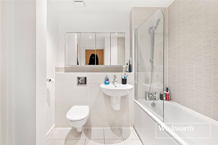 1 Bedroom Flat To Rent In Peacock Close, London, NW7