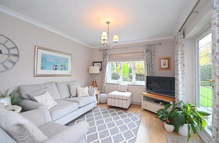 5 Bedroom Detached House For Sale In Broome Close, Kings Bromley, DE13