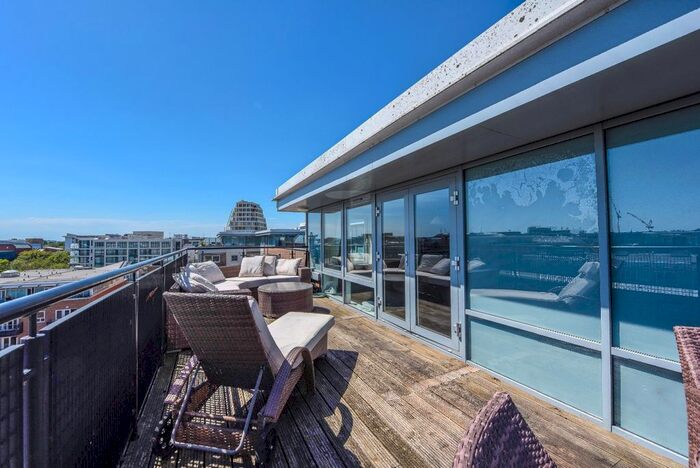 2 Bedroom Flat To Rent In Royal Gallery, Skerne Road, Kingston Upon Thames, KT2