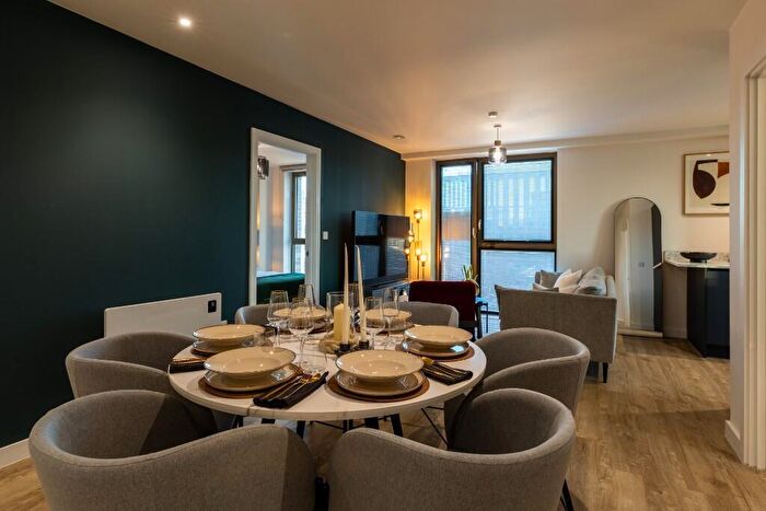 3 Bedroom Flat To Rent In Flat, Rockingham Street, Sheffield, S1