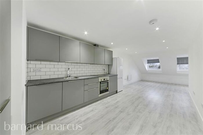 2 Bedroom Apartment To Rent In Spencer Road, East Molesey, KT8