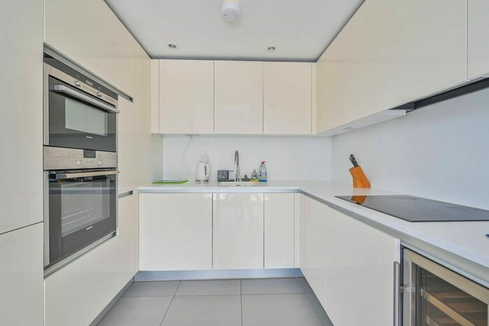 2 Bedroom Flat To Rent In Dance Square, Clerkenwell, London, EC1V