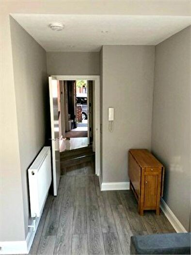 1 Bedroom Flat To Rent In Grove Road, Willesden Green, NW2