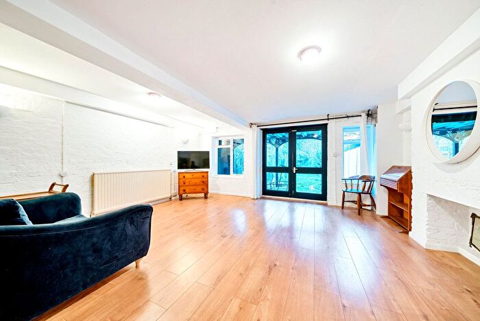 5 Bedroom Semi-Detached House For Sale In Munster Road, Teddington, TW11