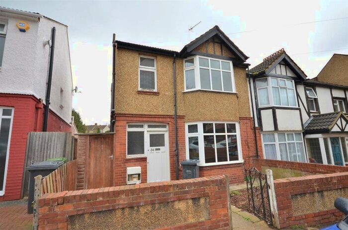 3 Bedroom Semi-Detached House To Rent In Colin Road, Luton, LU2
