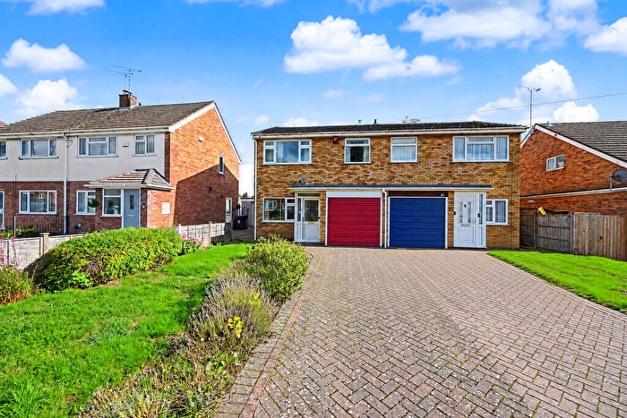 3 Bedroom Semi Detached House For Sale In The Kent, Hillmorton, Rugby, CV21