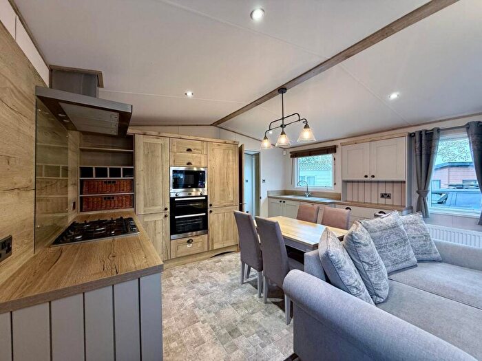 3 Bedroom Caravan For Sale In Perowne Way, Sandown, PO36