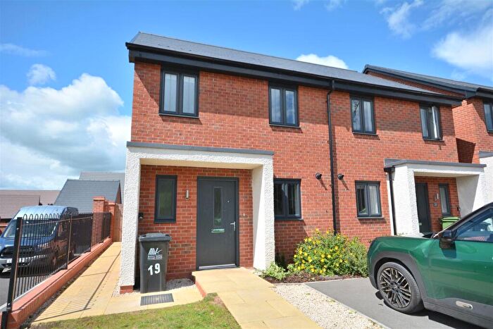 3 Bedroom Semi-Detached House To Rent In Crabtree Hill Drive, Derby, DE22