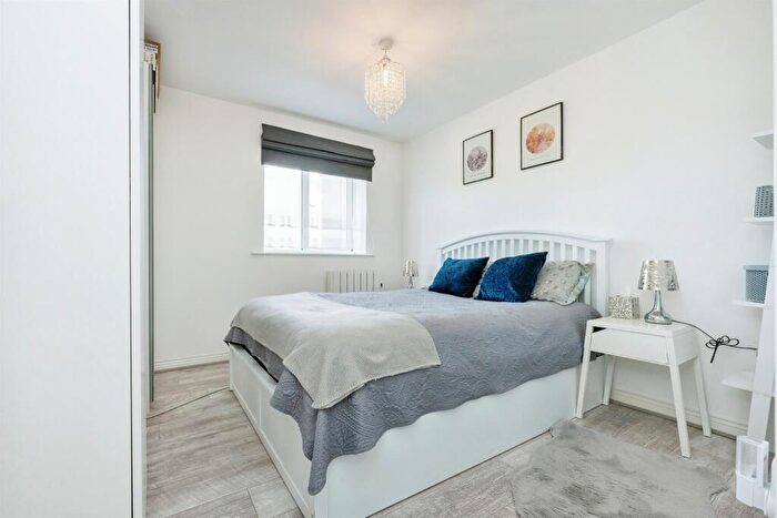 2 Bedroom Apartment For Sale In Traction Lane, Bedford, MK42