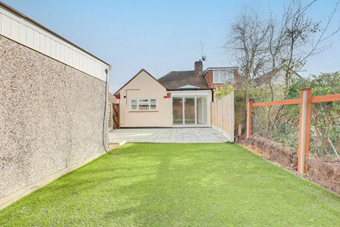 2 Bedroom Bungalow To Rent In Glenwood Avenue, Leigh-on-sea, SS9