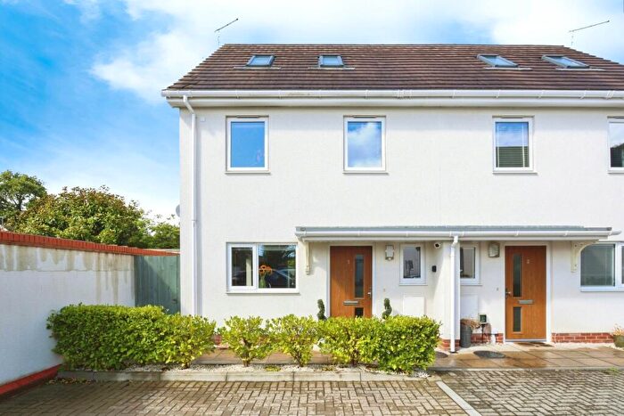 3 Bedroom Semi Detached House For Sale In Castlemain Gardens, Upton, Poole, Dorset, BH16