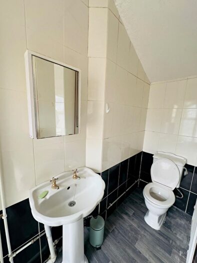 6 Bedroom Semi-Detached House To Rent In Divinity Road, Oxford, OX4