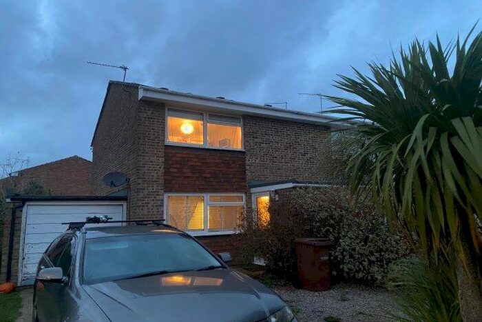 2 Bedroom End Of Terrace House To Rent In Clandon Road, Chatham, ME5
