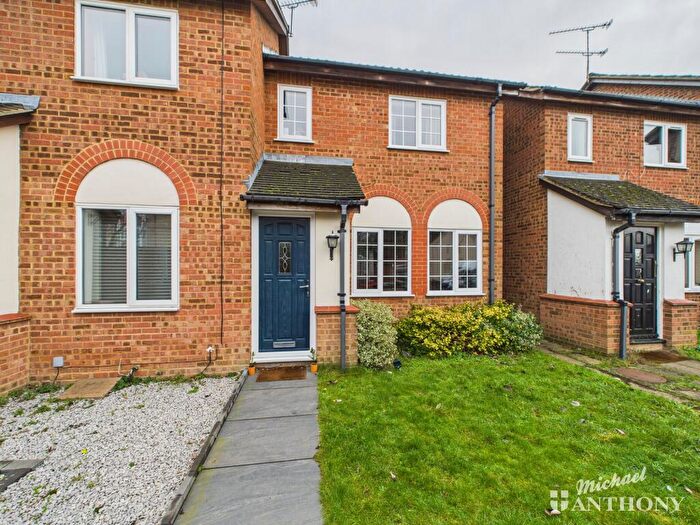 3 Bedroom End Of Terrace House For Sale In St. Georges Close, Leighton Buzzard, Bedfordshire, LU7