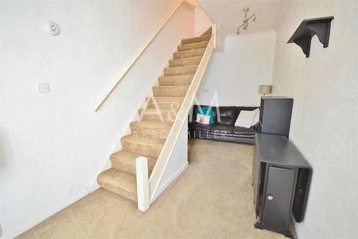 1 Bedroom Property To Rent In Beehive Lane, Ilford IG1