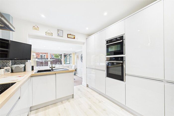 2 Bedroom Bungalow For Sale In Newtown Road, Sandhurst, Berkshire, GU47