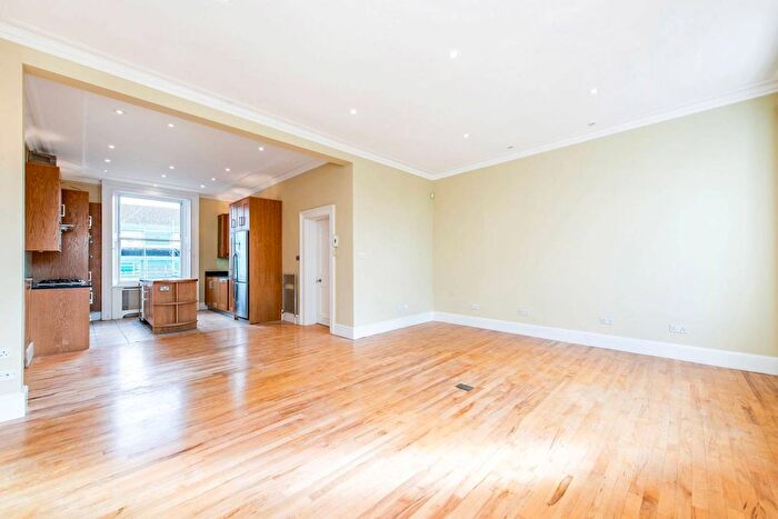 4 Bedroom Maisonette For Sale In St Georges Square, Pimlico, London, SW1V