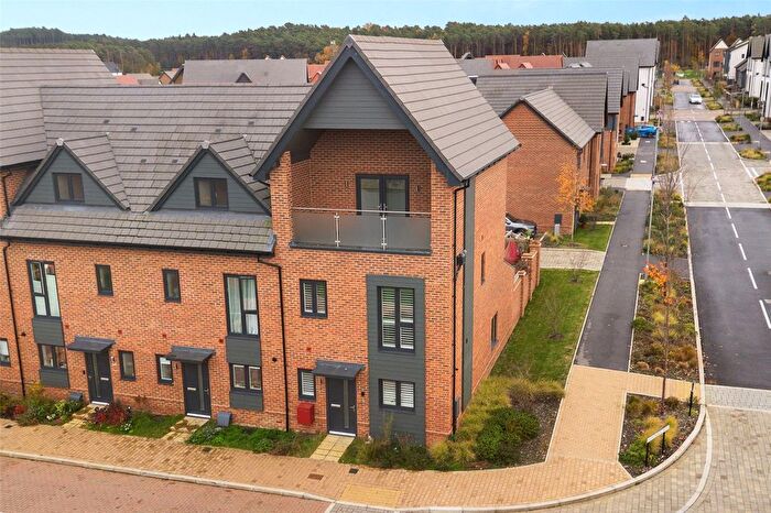 4 Bedroom Detached House To Rent In Hawthorn Drive, Crowthorne, Berkshire, RG45