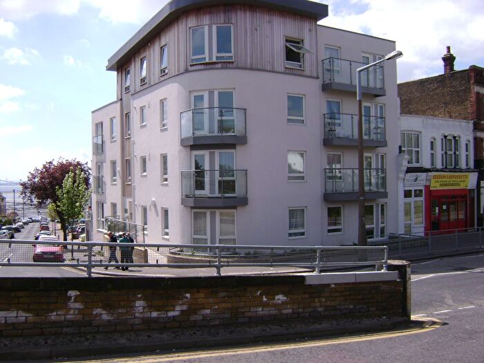 1 Bedroom Flat To Rent In Palmerston Road, Westcliff-On-Sea, SS0