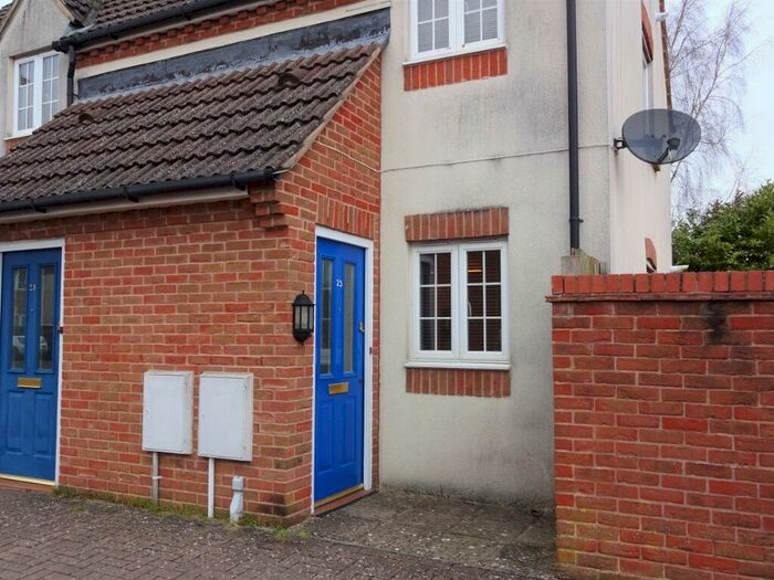 2 Bedroom Flat To Rent In Festival Close, Devizes, SN10