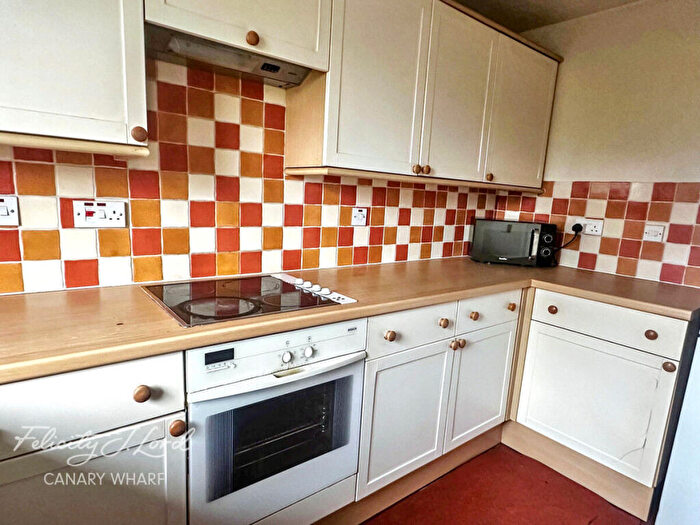 2 Bedroom Apartment To Rent In Taeping Street, London, E14