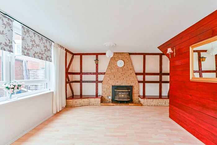 3 Bedroom Flat For Sale In Mansel Court, Battersea, London, SW11