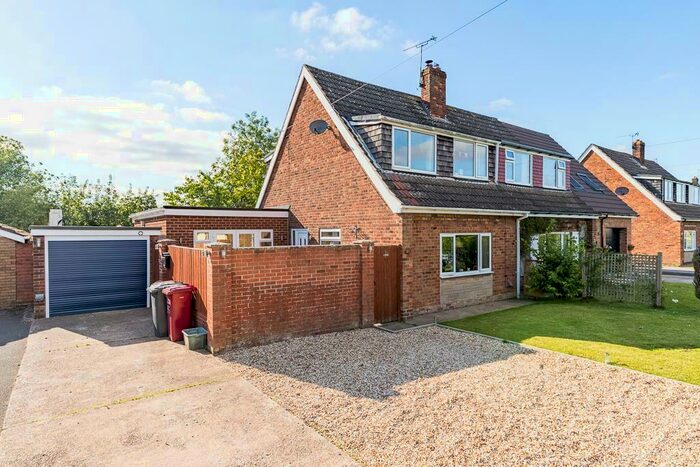 3 Bedroom Semi-Detached House For Sale In Wiltshire Avenue, Burton-Upon-Stather, DN15