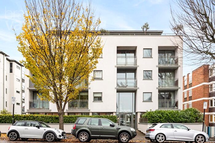 2 Bedroom Flat For Sale In Palmeira Avenue, Hove, East Sussex, BN3