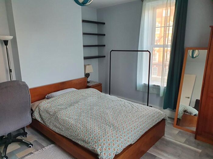 1 Bedroom Flat To Rent In Wakefield House, Goldsmith Road, London, SE15