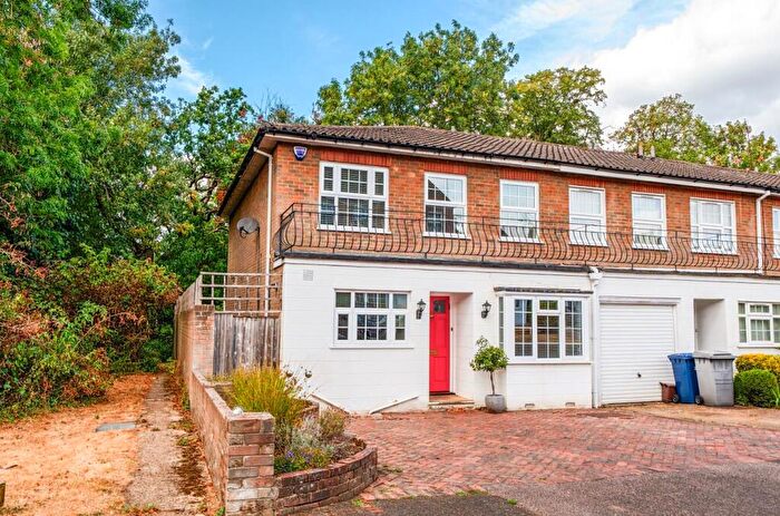 4 Bedroom End Of Terrace House For Sale In Guildown Avenue, Woodside Park, N12